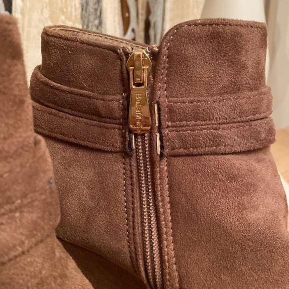 Cute taupe/brown wedge suede booties size 5.5 - Picture 3 of 8